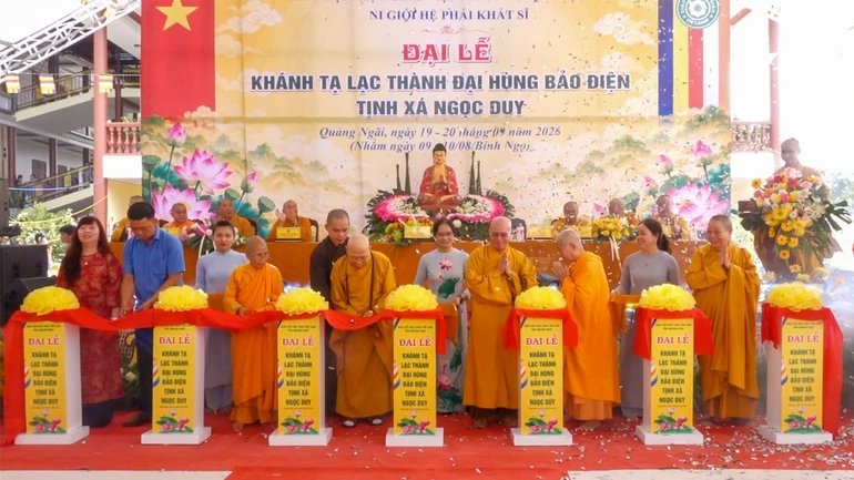 Cắt băng khánh thành ngôi chánh điện tịnh xá Ngọc Duy