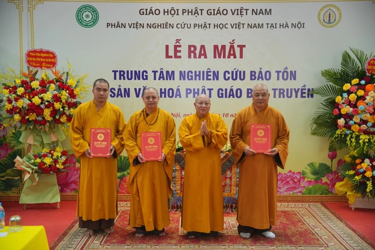 Trao quyết định nhân sự lãnh đạo Trung tâm Nghiên cứu và Bảo tồn Di sản Văn hóa Phật giáo Bắc truyền