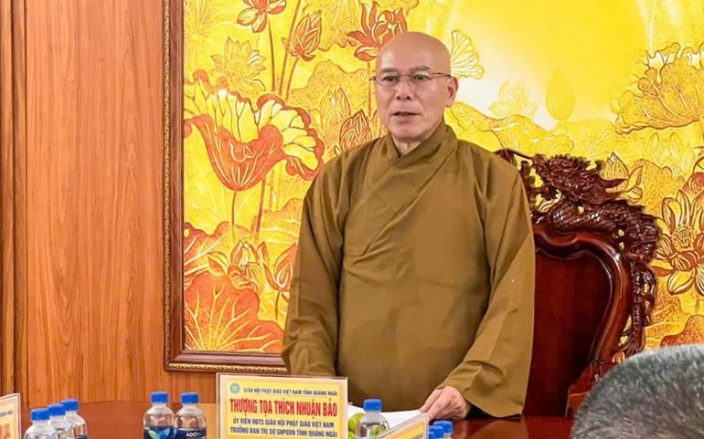 Thượng tọa Thích Nhuận Bảo, Ủy viên Hội đồng Trị sự, Trưởng ban Trị sự GHPGVN tỉnh Quảng Ngãi chủ trì phiên họp