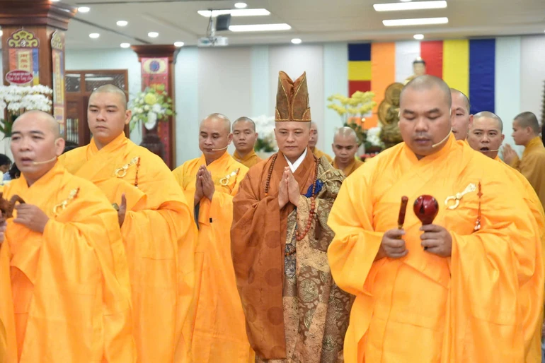 Trong quá trình hình thành và phát triển, Phật giáo không chỉ hiện diện qua hệ thống giáo lý, tư tưởng mà còn được biểu hiện sinh động qua các hình thức sinh hoạt văn hóa và nghi lễ