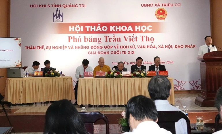 Đoàn Chủ tọa Hội thảo