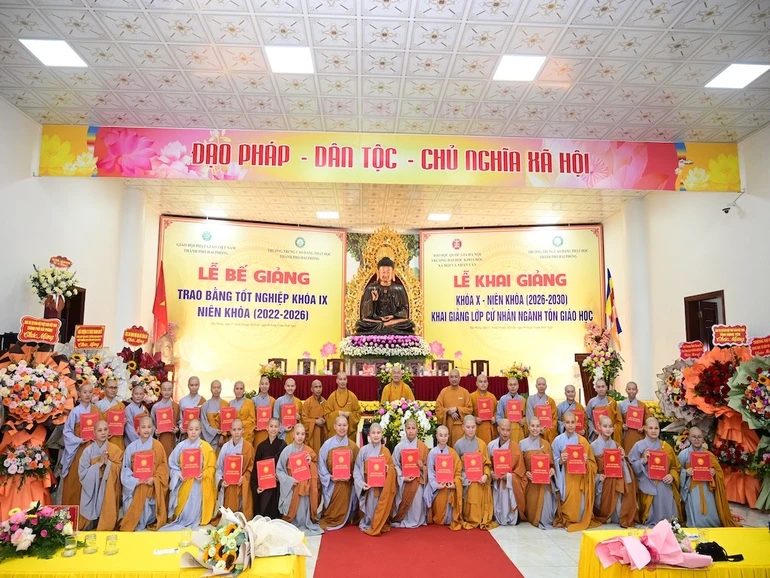 Có 112 Tăng Ni sinh khóa IX (2022-2026) tốt nghiệp hệ trung cấp Phật học