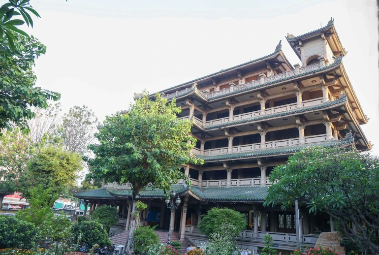 Cơ sở I Học viện Phật giáo VN tại TP.HCM (750 Nguyễn Kiệm, phường Đức Nhuận, TP.HCM)