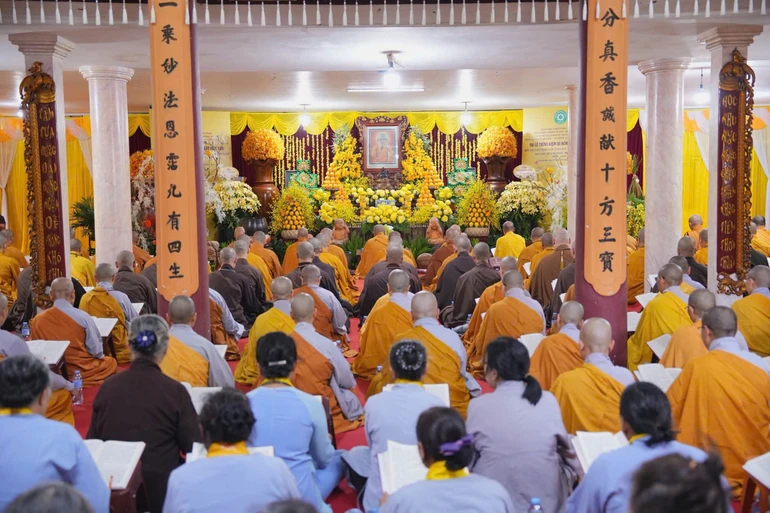 Trang nghiêm khóa lễ tụng kinh Địa Tạng tại tổ đình Viên Minh