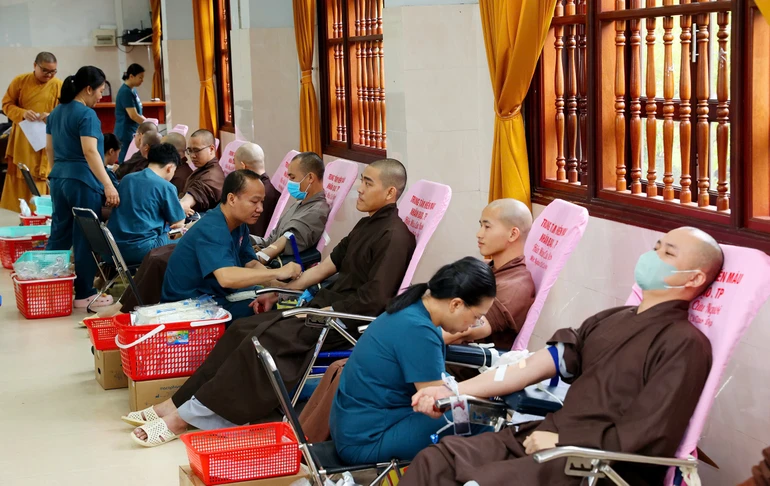 "Mỗi giọt máu cho đi, một cuộc đời ở lại"