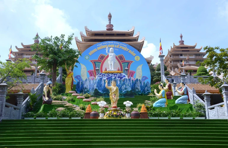 Lễ đài Phật đản tại pháp viện Minh Đăng Quang - Ảnh: Bảo Toàn/BGN