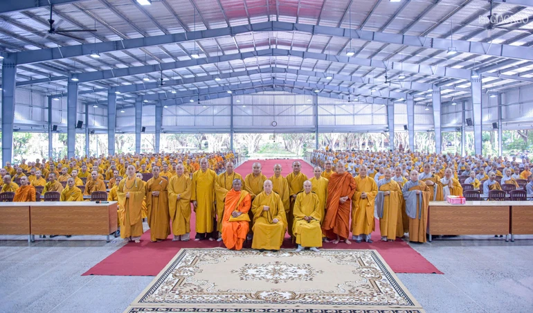 Chư tôn đức Ban Trị sự GHPGVN Thành phố thăm trường hạ Học viện Phật giáo VN tại TP.HCM - Ảnh: Quảng Đạo/BGN