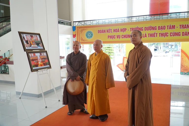Thượng tọa Thích Chiếu Tuệ trực tiếp chỉ đạo công tác chuẩn bị Đại hội đại biểu Phật giáo tỉnh Hà Tĩnh - Ảnh: Quảng Hậu/BGN