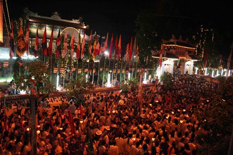 Thừa Thiên Huế: 10.000 người tham gia rước Phật