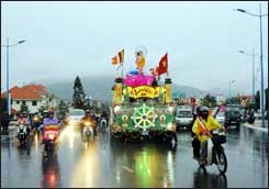 Bà Rịa Vũng Tàu: Diễu hành xe hoa chào Đại Lễ Phật Đản LHQ 2008
