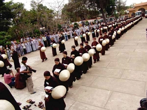 Về Bát kỉnh pháp dành cho Tỳ kheo. Cần phân biệt giữa Thánh giới uẩn với văn hóa giao tiếp