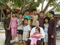 Sư thầy Diệu Bản cùng những “đứa trẻ” tại chùa Bát Phúc