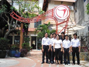 Đội ngũ phục vụ nhà hàng