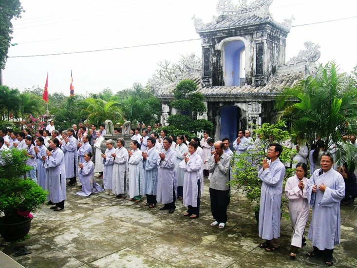 Đi chùa giúp tâm an tịnh - Ảnh minh họa