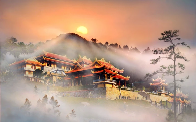 Đến chùa để thấy những điều vi diệu - Ảnh minh họa. Trong ảnh, danh thắng Tây Thiên ở Vĩnh Phúc