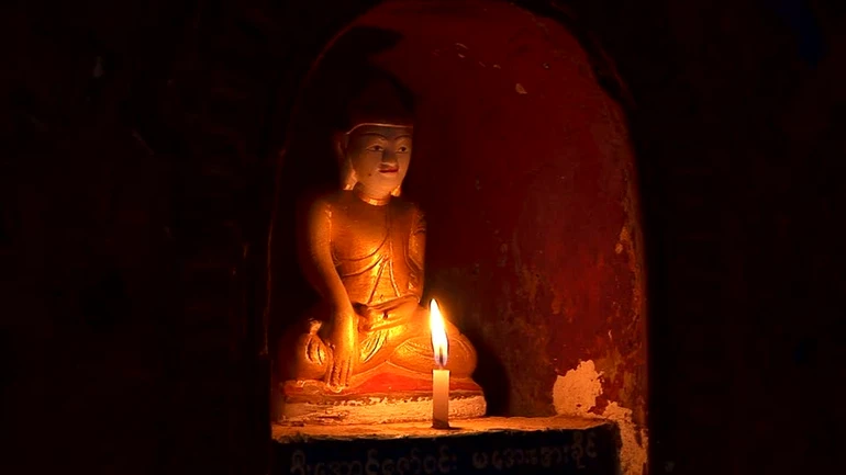 Giữ giới do Phật chế giúp ta bảo hộ thân tâm được an toàn, khai mở tuệ giác - Ảnh minh họa