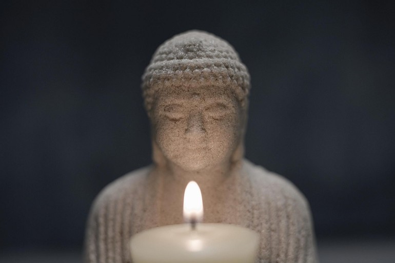 Giữ giới và phạm giới