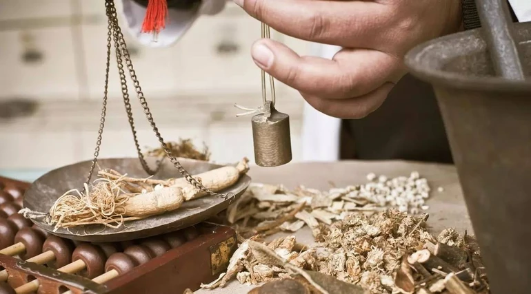 Người tu Phật có được bốc thuốc chữa bệnh?