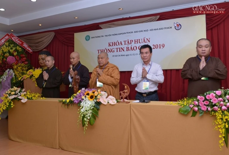 Trao chứng nhận khóa tập huấn thông tin, báo chí 2019