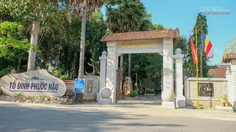 Cổng tổ đình Phước Hậu