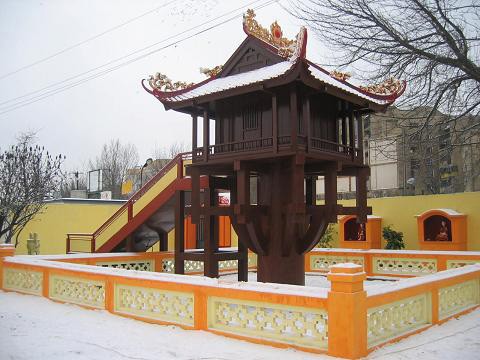 Chùa Việt ở Warsava (Ba Lan)