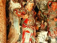 Tượng thần hộ pháp ở chùa Mía