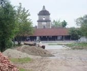 Việc xây mới di tích đã phá vỡ không gian văn hoá cổ.