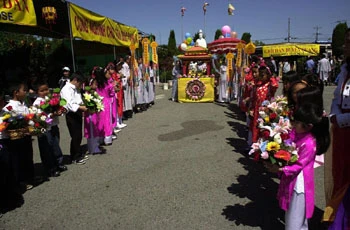 Bắc California tưng bừng với ngày Đức Phật Đản Sanh