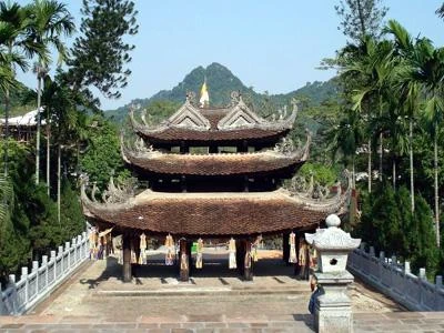 Nghĩ về việc làm đẹp ngôi Tam bảo