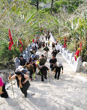 Đường lên chùa Hoa Yên sẽ được trang bị hệ thống chiếu sáng phục vụ du khách.