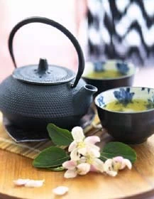 Nên uống gì trước khi tụng kinh?