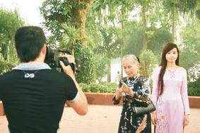 Đoàn làm phim đang quay