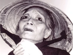 NSND Bảy Nam trong vở kịch "Lá sầu riêng" - Ảnh: NSƯT Kim Cương cung cấp