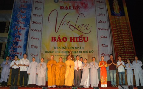 Các thành viên Liên Đoàn Phật tử thủ đô ra mắt các đại biểu