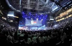 Thanh niên tham dự buổi thuyết giảng của đức Dalai Lama hôm 29-9