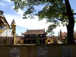 Tam quan nội chùa Keo Hành Thiện. Ảnh: VŨ QUANG THÀN