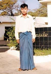 Trang phục truyền thống của thanh niên Myanmar