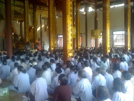 Hướng về Tam bảo