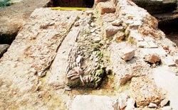 Con đường lát ngói hoa chanh thời Trần Ảnh do Viện Khảo cổ học VN cung cấp