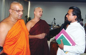Tu sỹ Phật giáo Sri Lanka đầu tiên tranh cử Tổng thống