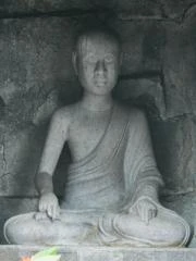 Tượng Trần Nhân Tông tại Tháp tổ Huệ Quang