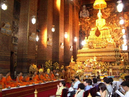 Thái Lan: Năm 2010, Thiên chúa giáo và Phật giáo hợp tác chuyển tải thông điệp hòa bình và tình thương đối với thế giới.