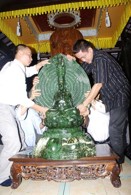 Phật Ngọc Quan Âm về đến chùa Quán Thế Âm