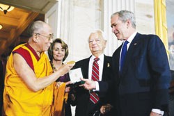 Chính quyền Mỹ đón tiếp Dalai Lama vào năm 2007 - Ảnh: White House