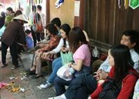 Nếu du khách nào cũng thiếu ý thức giữ gìn vệ sinh thì môi trường, cảnh quan chùa Hương sẽ luôn bị ảnh hưởng. Ảnh: Ngọc Anh