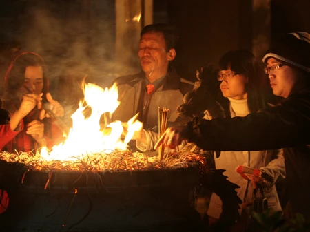 Chạm cửa thiền cầu may mắn