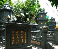 Chùa cổ Giác Lâm bị sơn mới, chẳng biết “kêu cứu” ở đâu.