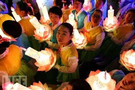 Đại lễ Phật đản ở Hàn Quốc là một lễ hội văn hóa - tâm linh được xã hội hóa một cách rộng rãi.