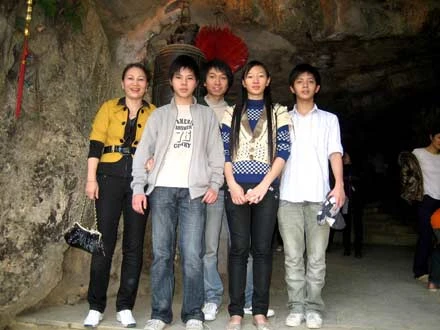 Ngày càng nhiều những người trẻ chọn gói du lịch tâm linh - Ảnh: M.K