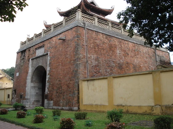 Xin đừng nhân danh ngàn năm